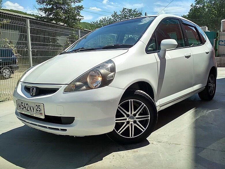 <span style="font-weight: bold;">HONDA Fit &nbsp;</span>